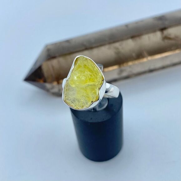 Natural Rare Yellow Brucite Specimen Sterling Silver Ring - Picture 6 of 8